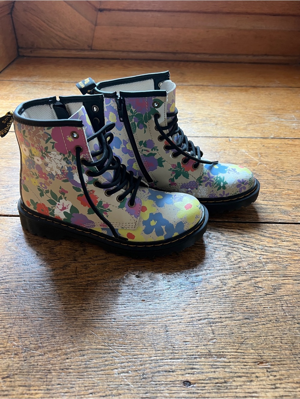 Dr. Martens Kids Floral Lace-Up Boots - Pastel Multicolor Print